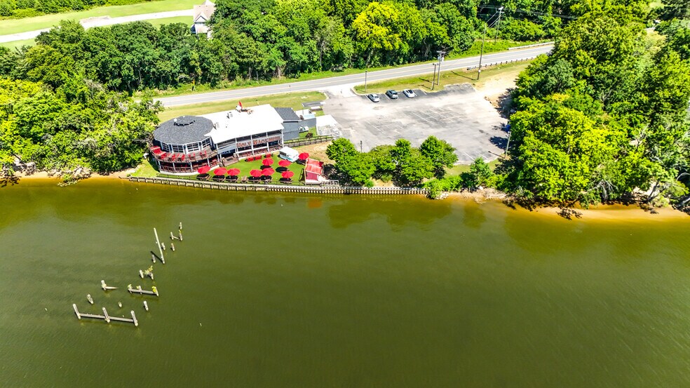 More Photos Of 700 Jordan Point Rd, Hopewell Restaurant For Sale