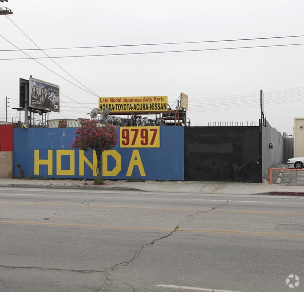 Primary Photo Of 9797 Glenoaks Blvd, Sun Valley Warehouse For Lease