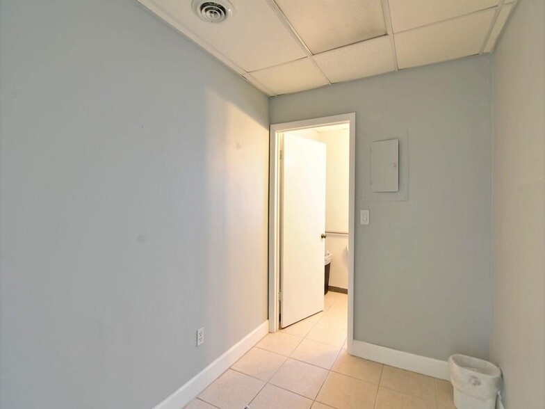 More Photos Of 800 20th Pl, Vero Beach Medical For Lease