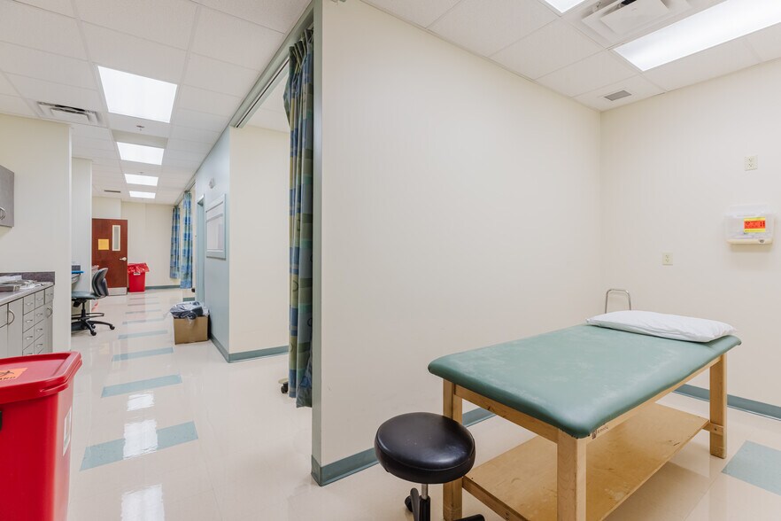 More Photos Of 619 Pointe North Blvd, Albany Medical For Lease