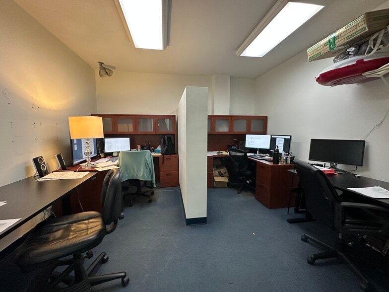 More Photos Of 2116 N Dixie Hwy, Hollywood Flex For Lease