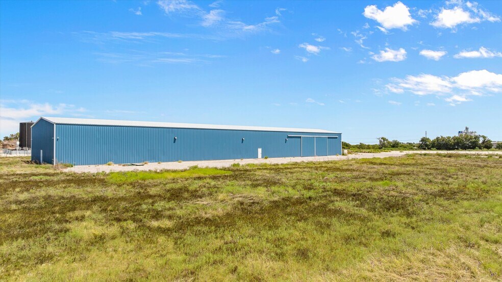 More Photos Of 14100 N Highway 171, Cresson Warehouse For Lease