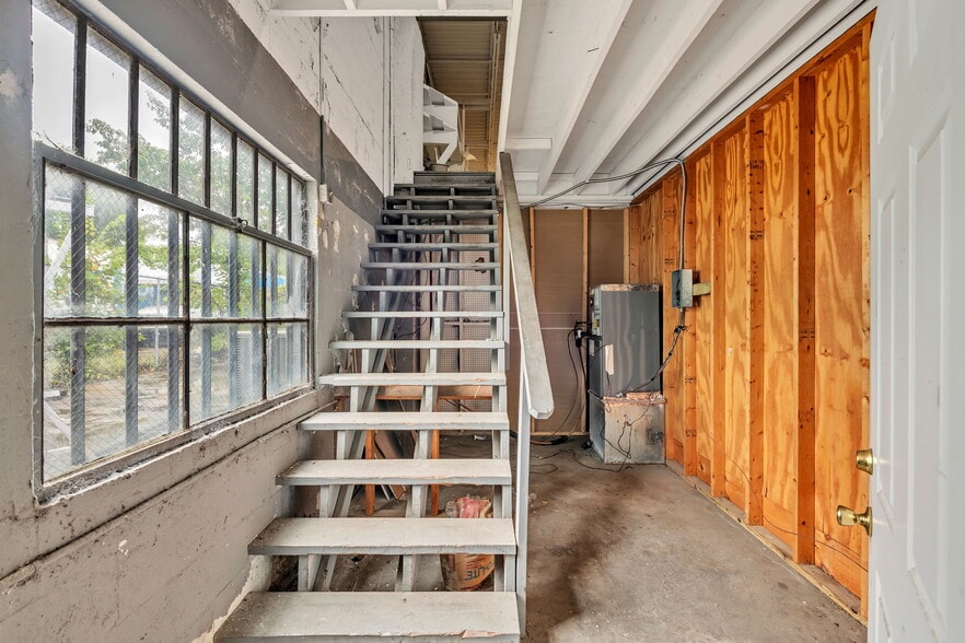 More Photos Of 2712-2716 Nevada Ave, Norfolk Research And Development For Lease