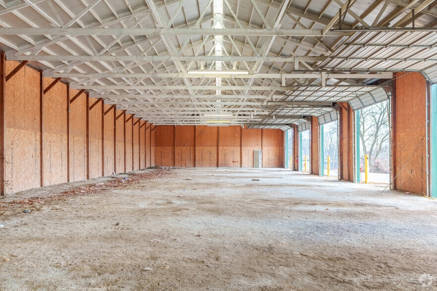 More Photos Of 946 Tonsor Rd, Alton Industrial For Sale