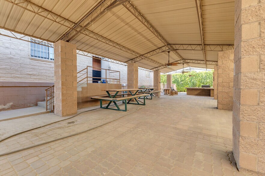 More Photos Of 81500 Industrial Pl, Indio Warehouse For Sale