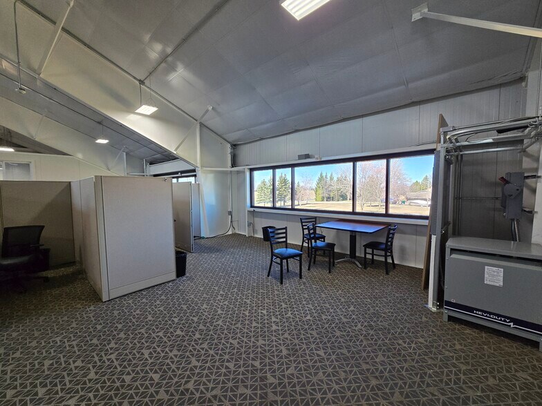 More Photos Of 3933 Monitor Rd, Bay City Office For Sale