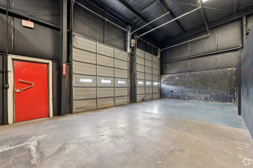 More Photos Of 1445 Cleveland Ave, East Point Showroom For Sale
