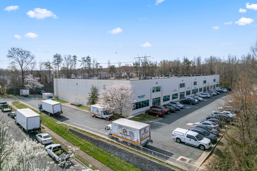 More Photos Of 17857-17889 Fraley Blvd, Dumfries Research And Development For Sale