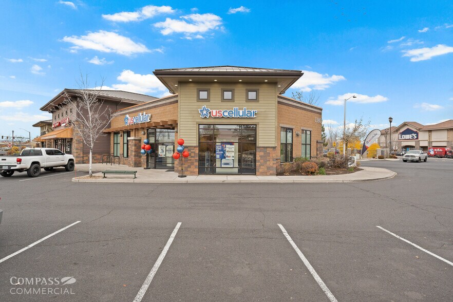 More Photos Of 1380-1400 SW Canal Blvd, Redmond Unknown For Lease