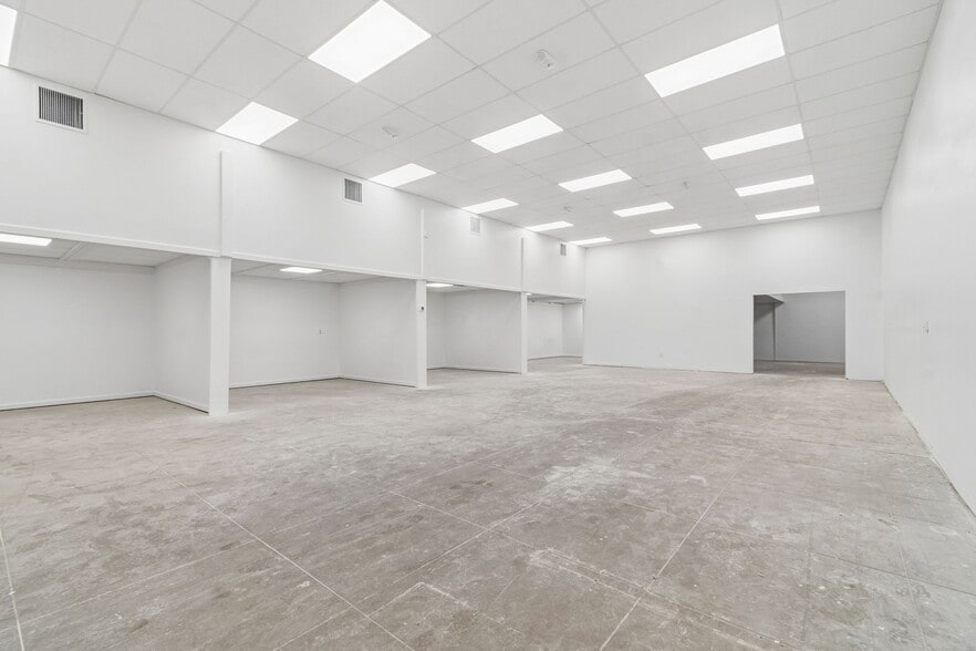 More Photos Of 1956 Kingsley Ave, Orange Park General Retail For Sale