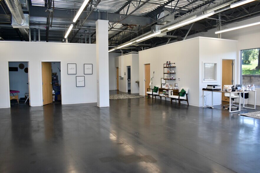 Primary Photo Of 13440-13456 W 127th St, Overland Park Unknown For Lease