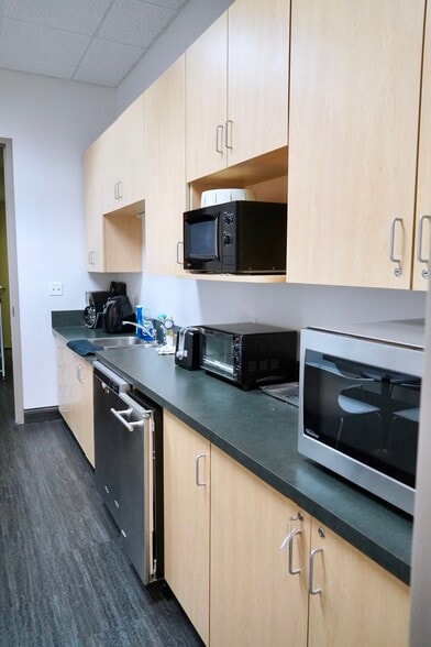 More Photos Of 15 Worthington Access Dr, Maryland Heights Coworking Space