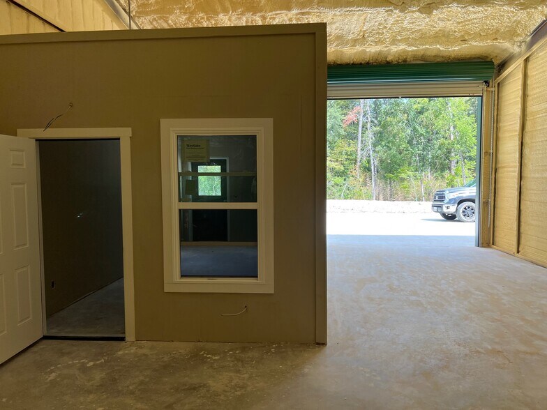 More Photos Of 2024 S. John Redditt, Lufkin Light Manufacturing For Lease