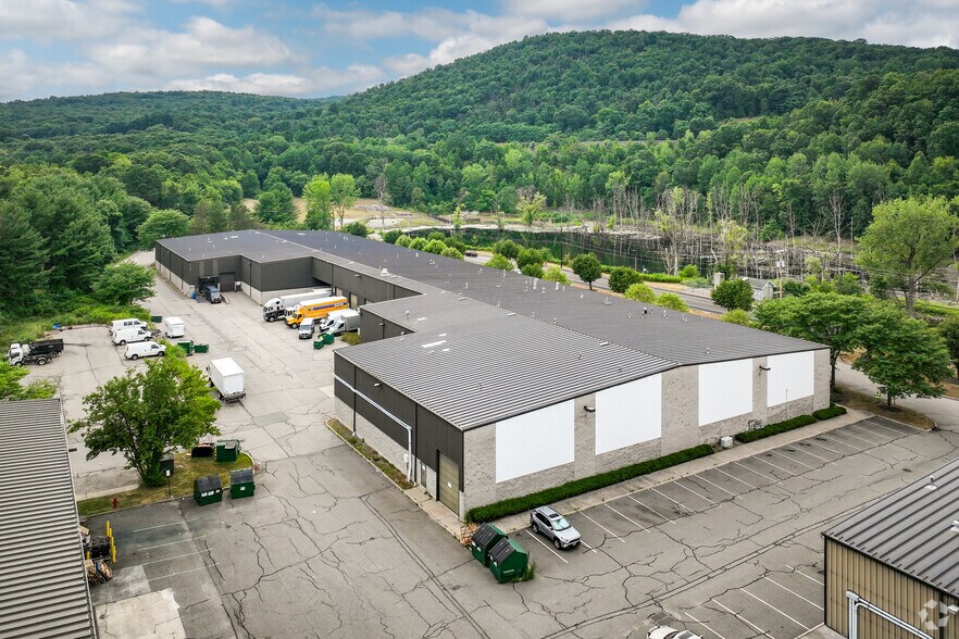 More Photos Of 210 West Parkway, Pompton Plains Light Distribution For Lease