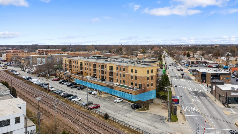 More Photos Of 6400 N Northwest Hwy, Chicago Apartments For Lease