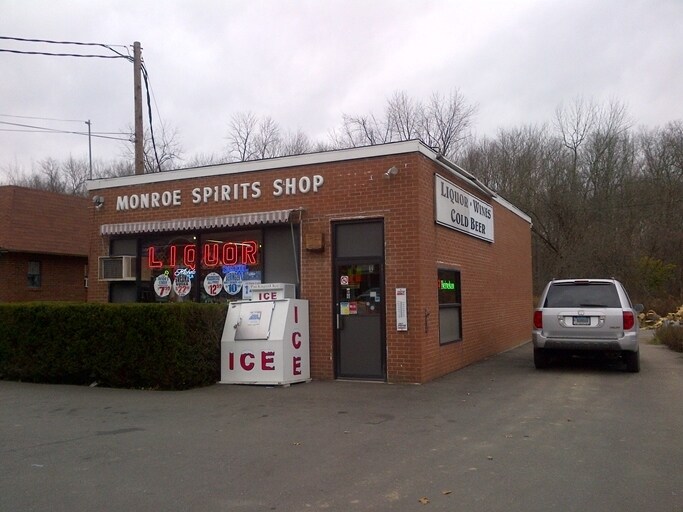 More Photos Of 176 Main St, Monroe Freestanding For Sale