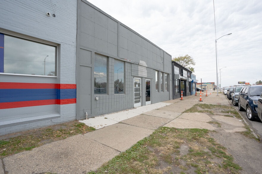 More Photos Of 14049-14051 Gratiot Ave, Detroit Storefront Retail Office For Sale