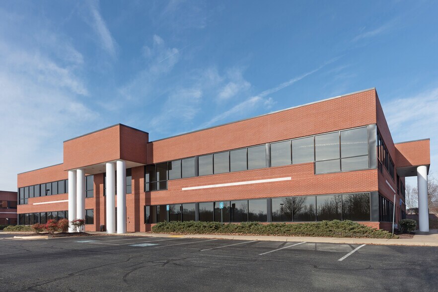 More Photos Of 16 Center St, Stafford Office For Lease