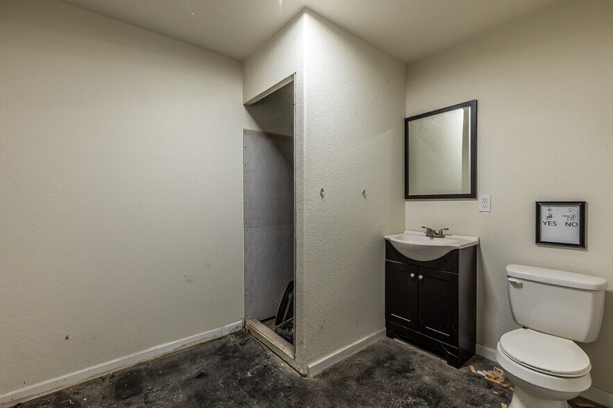 More Photos Of 118 Monroe St., Itasca Office For Lease