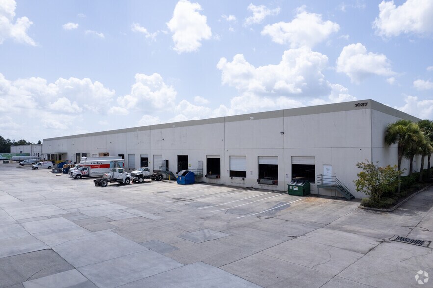 More Photos Of 7037 Commonwealth Ave, Jacksonville Warehouse For Lease