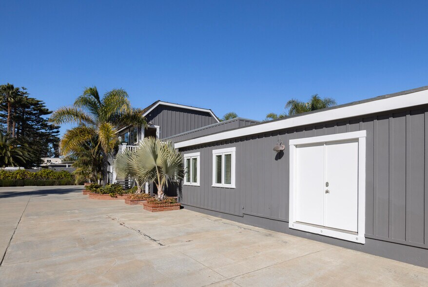 More Photos Of 3823 Santa Claus Ln, Carpinteria Restaurant For Sale