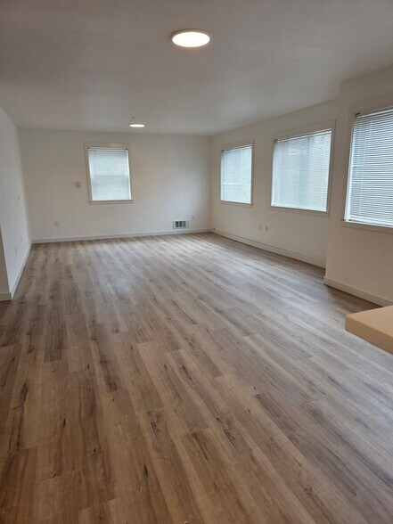 More Photos Of 711 N 35th St, Seattle Apartments For Lease