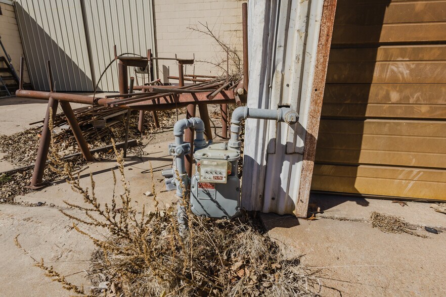 More Photos Of 410 N Commercial Ave, Sedgwick Storefront For Sale