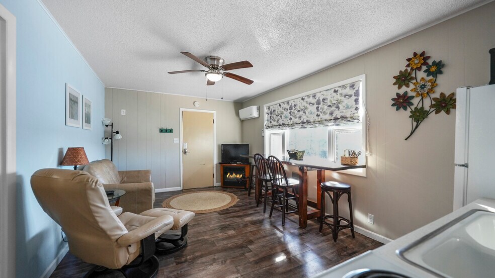 More Photos Of 91 Breeze Dr, Camdenton Hotel For Sale