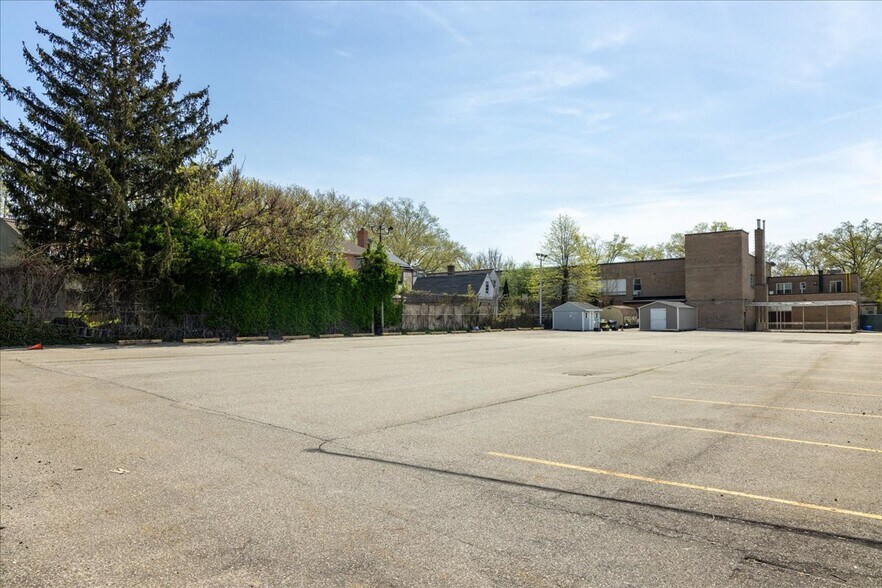 More Photos Of 16711 73rd Ave, Fresh Meadows Religious Facility For Lease