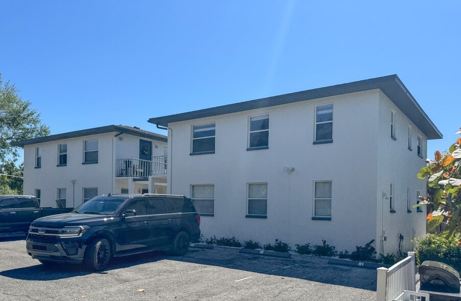 More Photos Of 1630 Redwood St, Sarasota Apartments For Sale