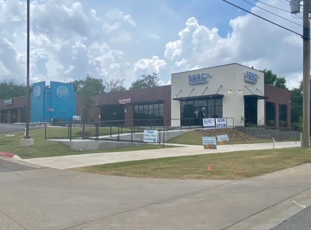 More Photos Of 2607 E Mission Blvd, Fayetteville Storefront Retail Office For Lease