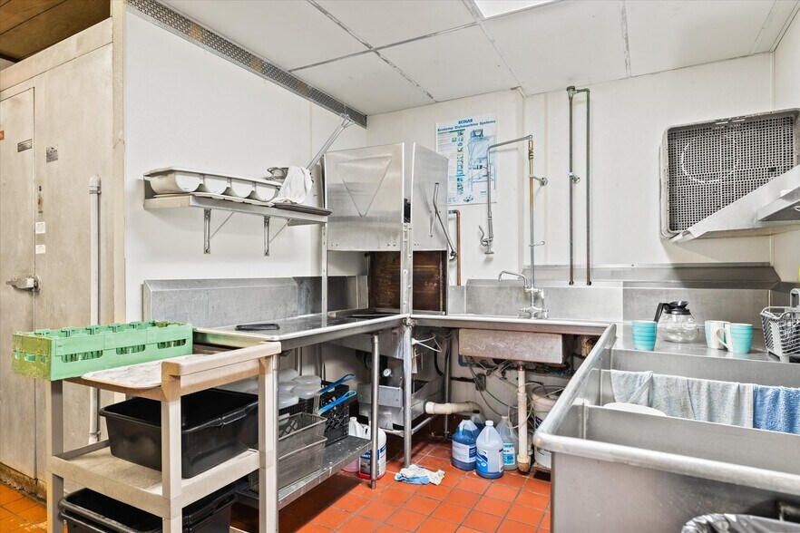 More Photos Of 6290 S Martin Rd, New Berlin Restaurant For Sale