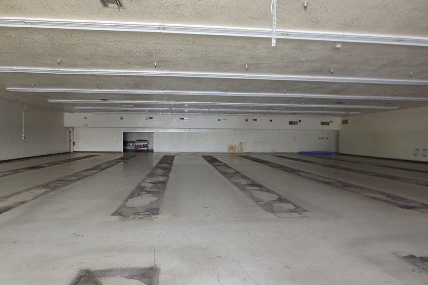 More Photos Of 505 W Clinton Ave, Fresno Freestanding For Sale