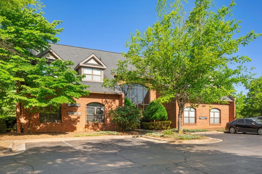 More Photos Of 107 Fountain Brook Cir, Cary Office For Sale
