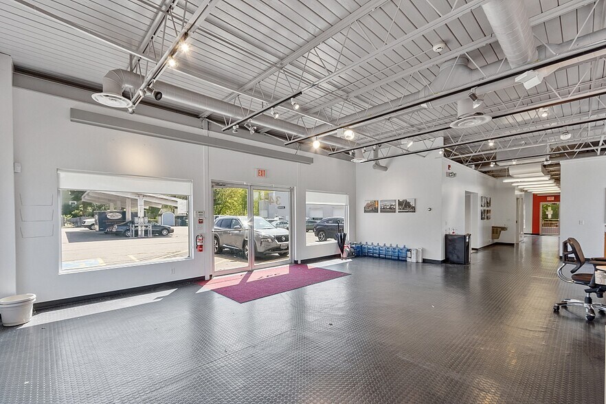 More Photos Of 347 Lunenburg St, Fitchburg Storefront For Lease
