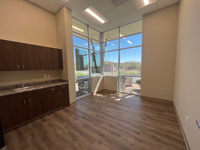 More Photos Of 41818 N Venture Dr, Phoenix Medical For Lease