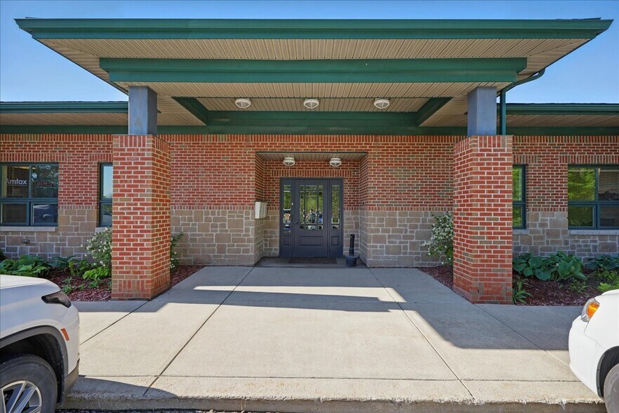 More Photos Of 2545 N Opdyke Rd, Auburn Hills Medical For Sale