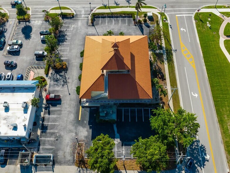 More Photos Of 900 N Collier Blvd, Marco Island Medical For Lease