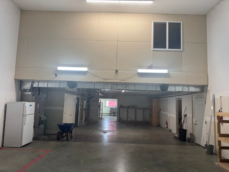 More Photos Of 6446 Road 3 NE, Moses Lake Flex For Lease