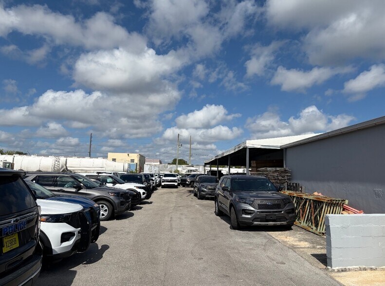 More Photos Of 742-750 W McNab Rd, Fort Lauderdale Showroom For Sale