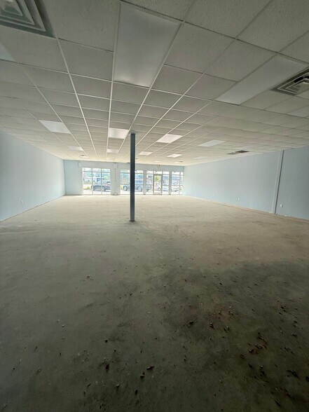 More Photos Of 1523 Veterans Pky, Columbus Unknown For Lease