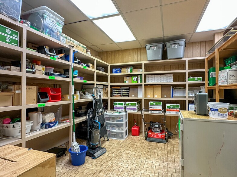More Photos Of 233 S 8th St, Medford Office For Sale