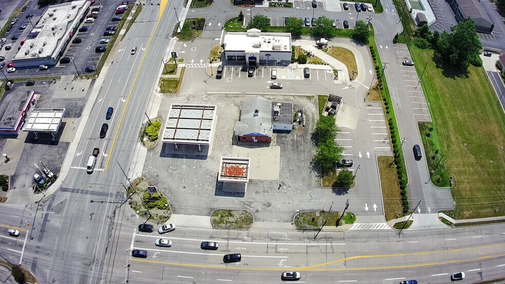 Primary Photo Of 960 N Leavitt Rd, Amherst Convenience Store For Lease