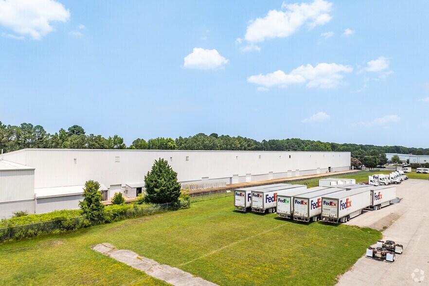 Primary Photo Of 1400 Cavalier Blvd, Chesapeake Warehouse For Lease
