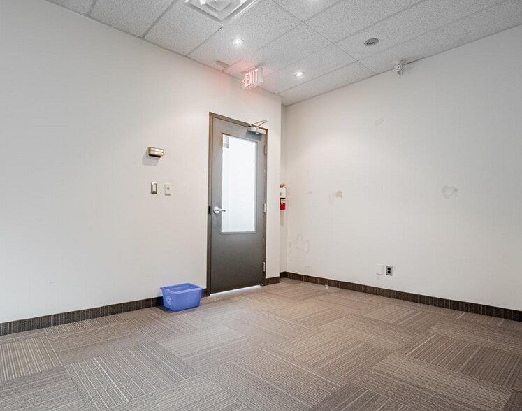 More Photos Of 2180 Meadowvale Blvd, Mississauga Office For Lease