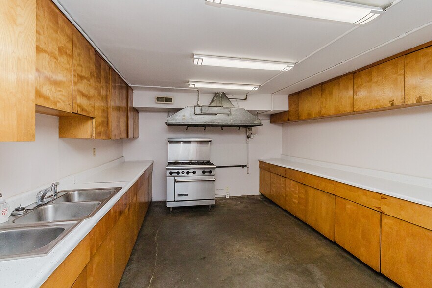 More Photos Of 1319 E 17th Ave, Hutchinson Religious Facility For Sale
