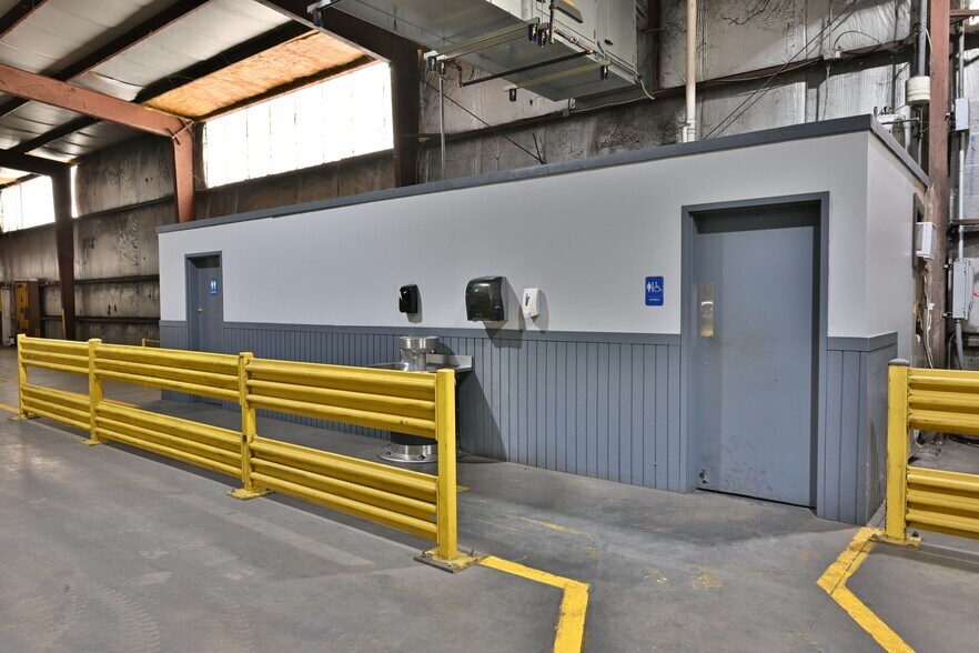 More Photos Of 2314 Wilkins Dr, Chillicothe Warehouse For Lease