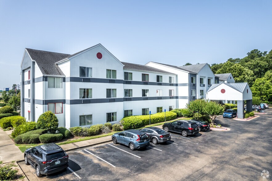 Primary Photo Of 5723 I-55, Jackson Hotel For Sale