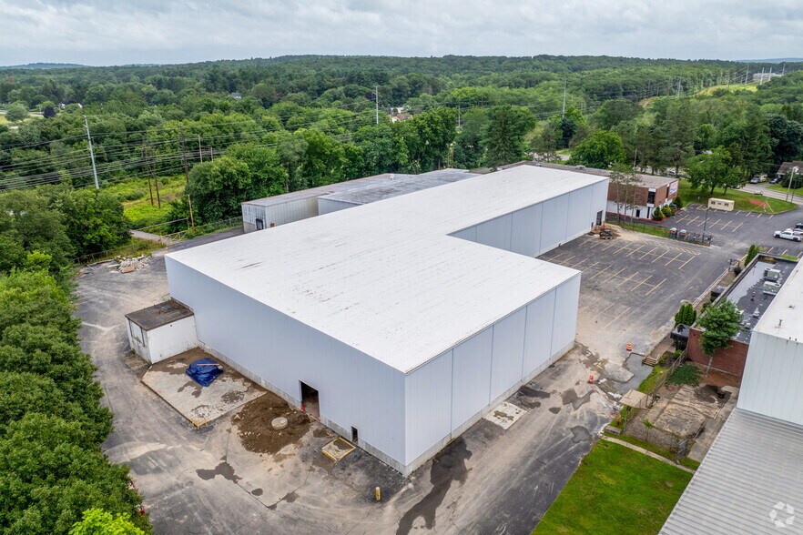 More Photos Of 1537 Grafton Rd, Millbury Warehouse For Lease