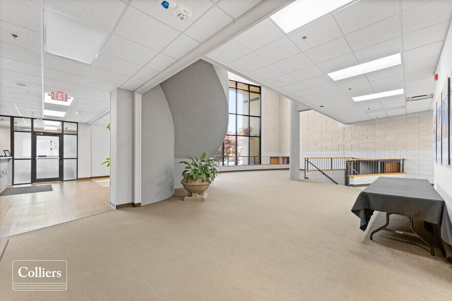 More Photos Of 305 E Main St, Siloam Springs Office For Sale